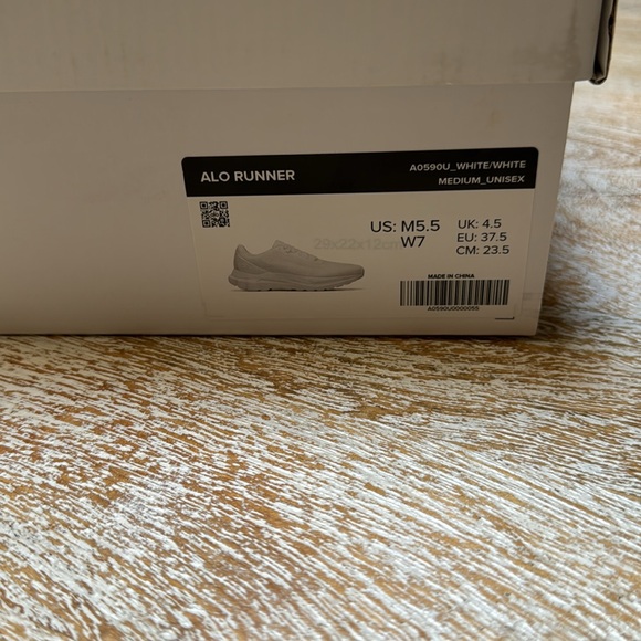 ALO Yoga White Women's Shoes - Picture 3 of 8